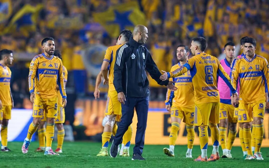 Guido Pizarro discute las lesiones de Jesús Angulo y Ozziel Herrera en el fútbol