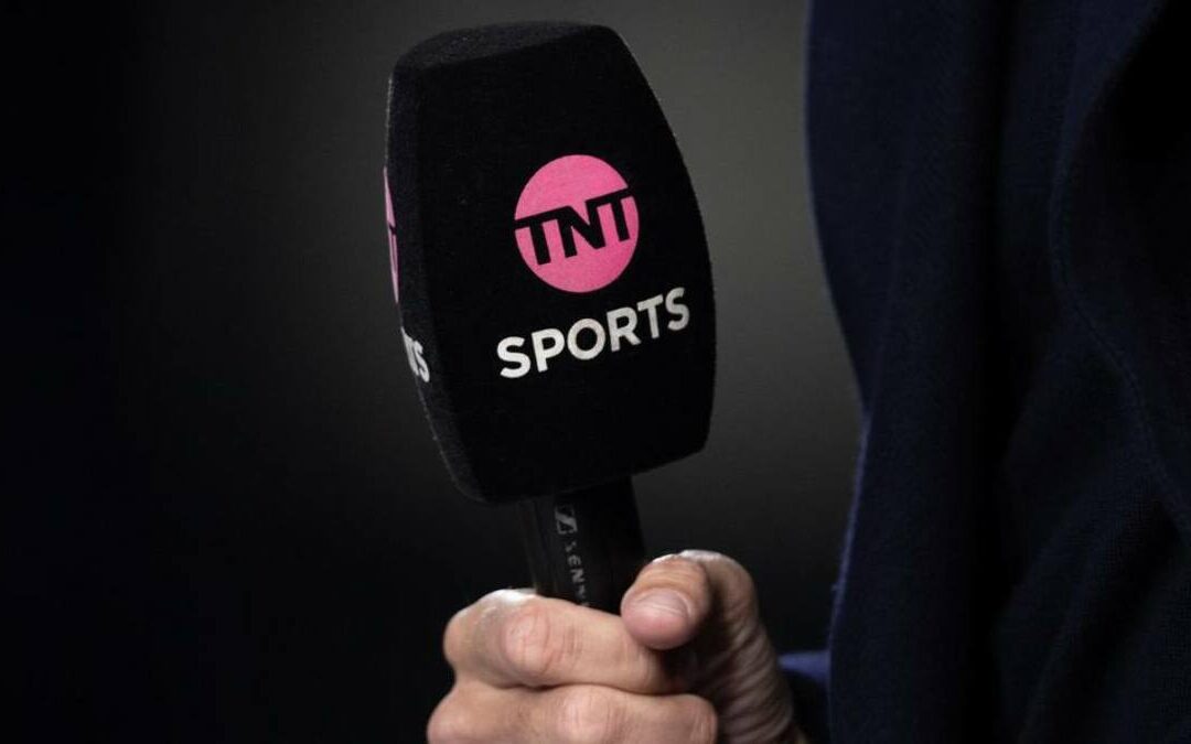 Comentarista Estelar de TNT Sports Anuncia su Salida para Fichar con Telemundo