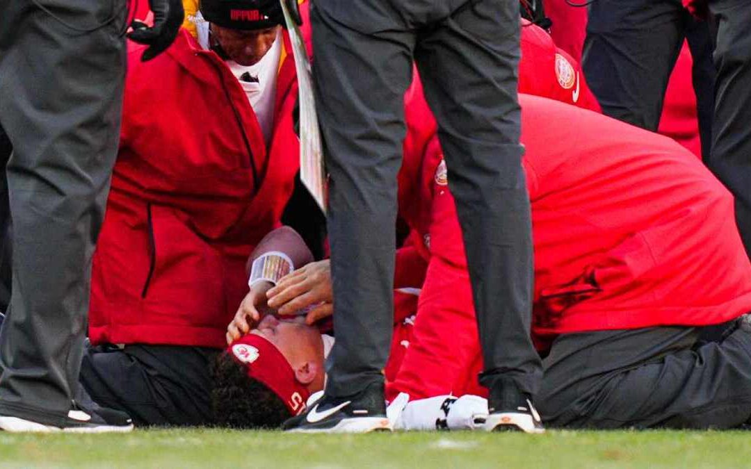 Patrick Mahomes sufre una grave lesión en la rodilla izquierda: rotura de ligamento cruzado anterior