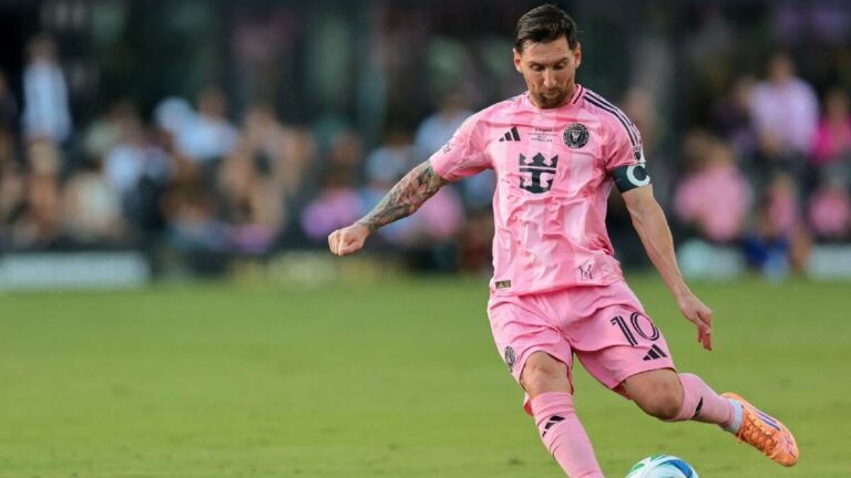 Lionel Messi: Títulos Ganados y Logros en su Carrera de Fútbol Profesional