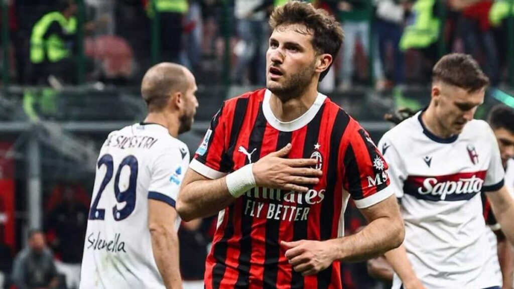 Santiago Giménez: El Entrenador del Milan Anuncia su Regreso al Fútbol