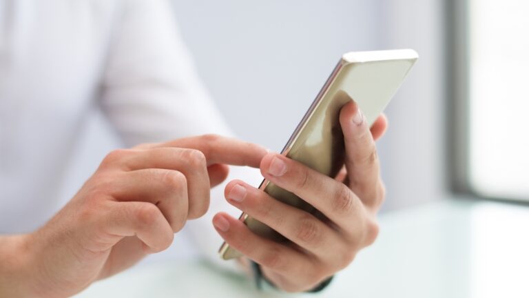 Mexicanos deberán registrar su número de teléfono con su CURP para evitar el bloqueo
