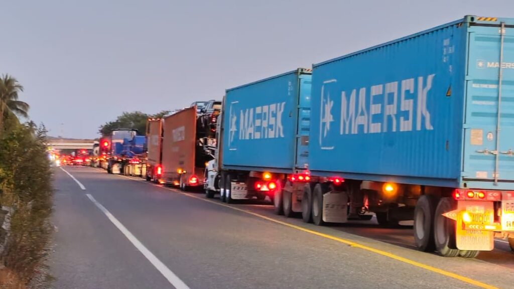 Cierre de la Autopista Siglo XXI: Crisis en el Transporte de Carga y Puerto Lázaro Cárdenas
