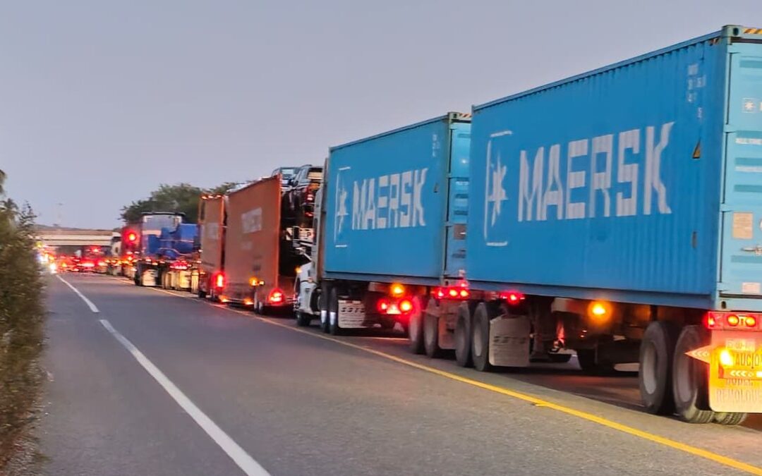 Cierre de la Autopista Siglo XXI: Crisis en el Transporte de Carga y Puerto Lázaro Cárdenas