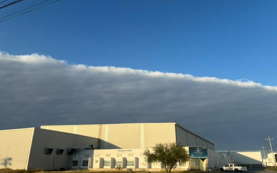 Nube Enorme Surca el Cielo de Monterrey: Causas y Consecuencias del Fenómeno Meteorológico