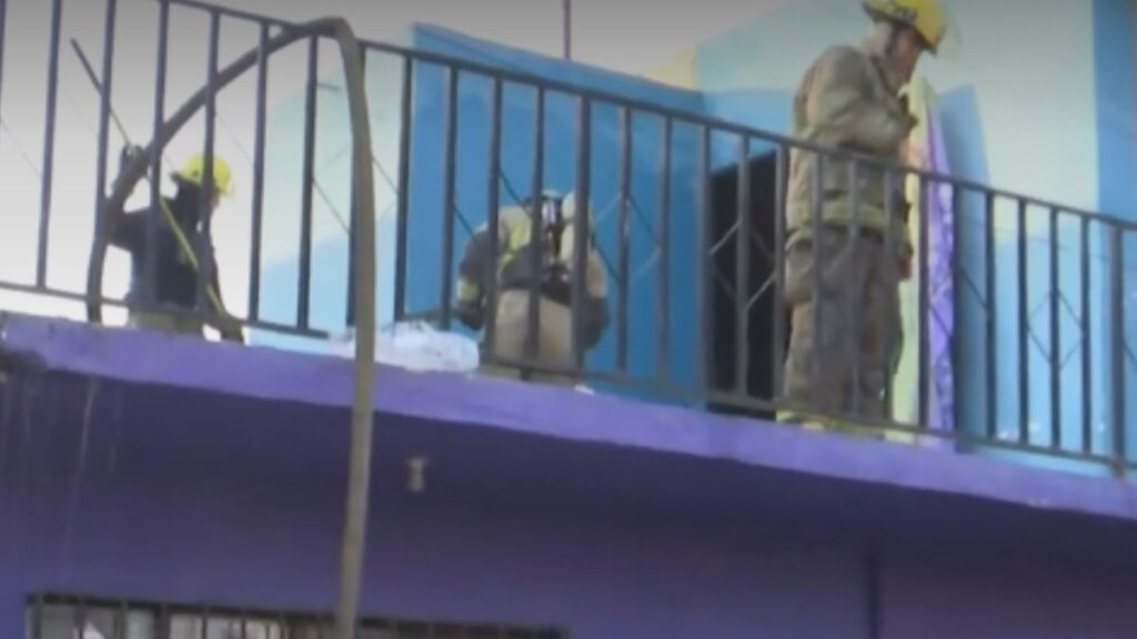 Incendio en Torreón: Urgente movilización de cuerpos de emergencia por una adulta mayor atrapada