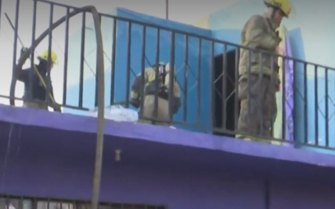 Incendio en Torreón: Urgente movilización de cuerpos de emergencia por una adulta mayor atrapada