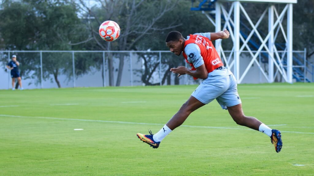 Anthony Martial se pierde el entrenamiento con Rayados: razones detrás de su ausencia