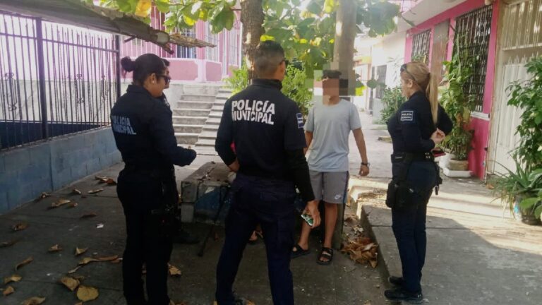 Mujer de 68 años y su nieto rescatados tras secuestro virtual en Michoacán
