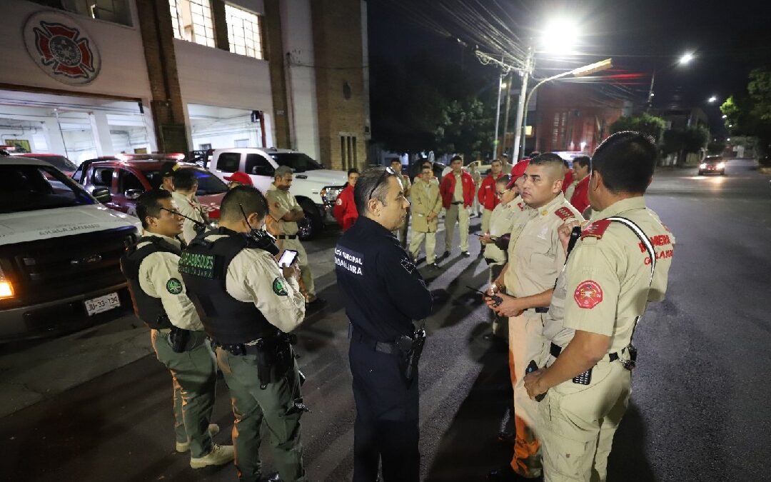 Bomberos de Guadalajara y Zapopan Apagan 45 Fogatas en Año Nuevo