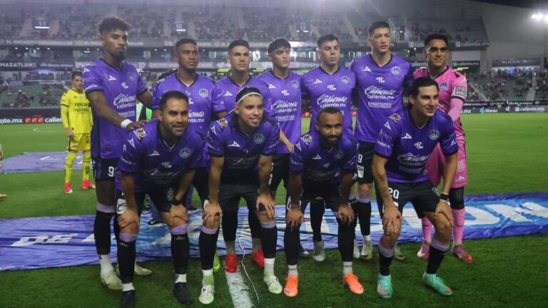 Mazatlán Envia Mensaje de Año Nuevo y Aficionados Reaccionan con Humor