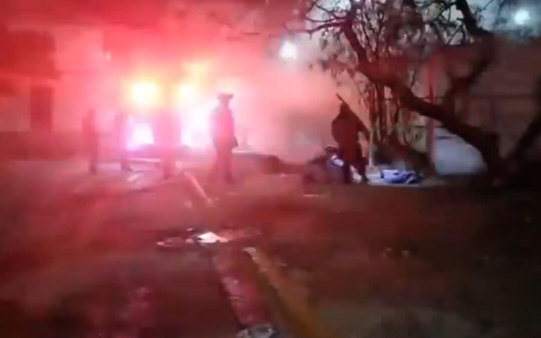 Incendio Devastador Consume Tienda de Abarrotes en Monterrey y Activa a los Cuerpos de Rescate