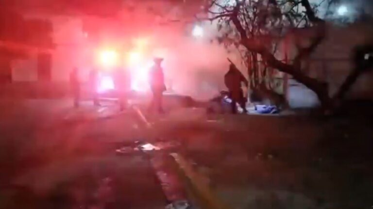 Incendio Devastador Consume Tienda de Abarrotes en Monterrey y Activa a los Cuerpos de Rescate