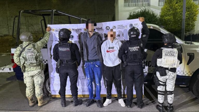 Intento de Asesinato a Policías Municipales en Michoacán: Dos Hombres Detenidos Tras Persecución
