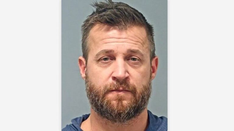 Exestrella de reality show detenida en Lubbock por abuso de menores y animales