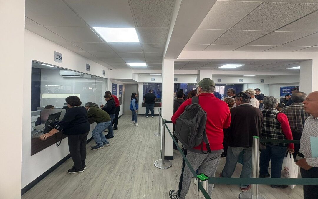 San Nicolás: Largas filas continúan para el pago de predial en el segundo día de 2026