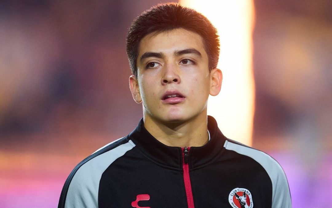 Gilberto Mora: La Promesa del Fútbol Mexicano que Loco Abreu Descubre en Uruguay