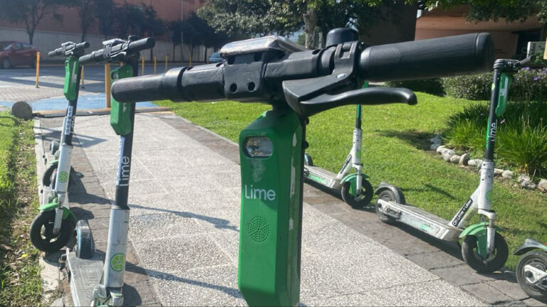 Expansión de Scooters Eléctricos en la Zona Tec de Monterrey: ¿Qué Implica la Falta de Regulación?