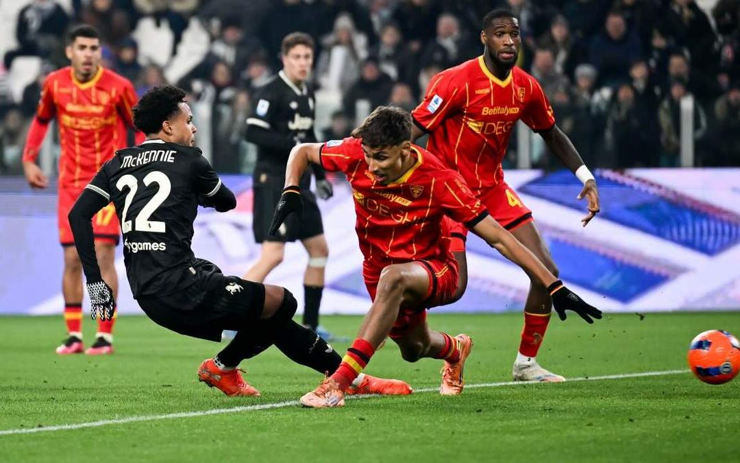 Juventus cae ante Lecce y se aleja de la cima de la Serie A