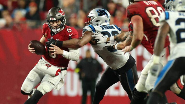 ¡Esperanza en la postemporada! Buccaneers derrotan a Panthers en emocionante encuentro