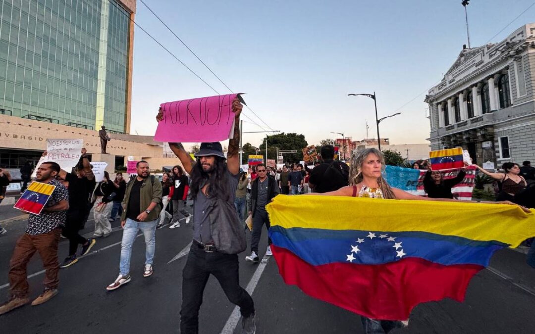 Protesta en Guadalajara: Colectivos se Unen Contra la Intervención Extranjera en Venezuela