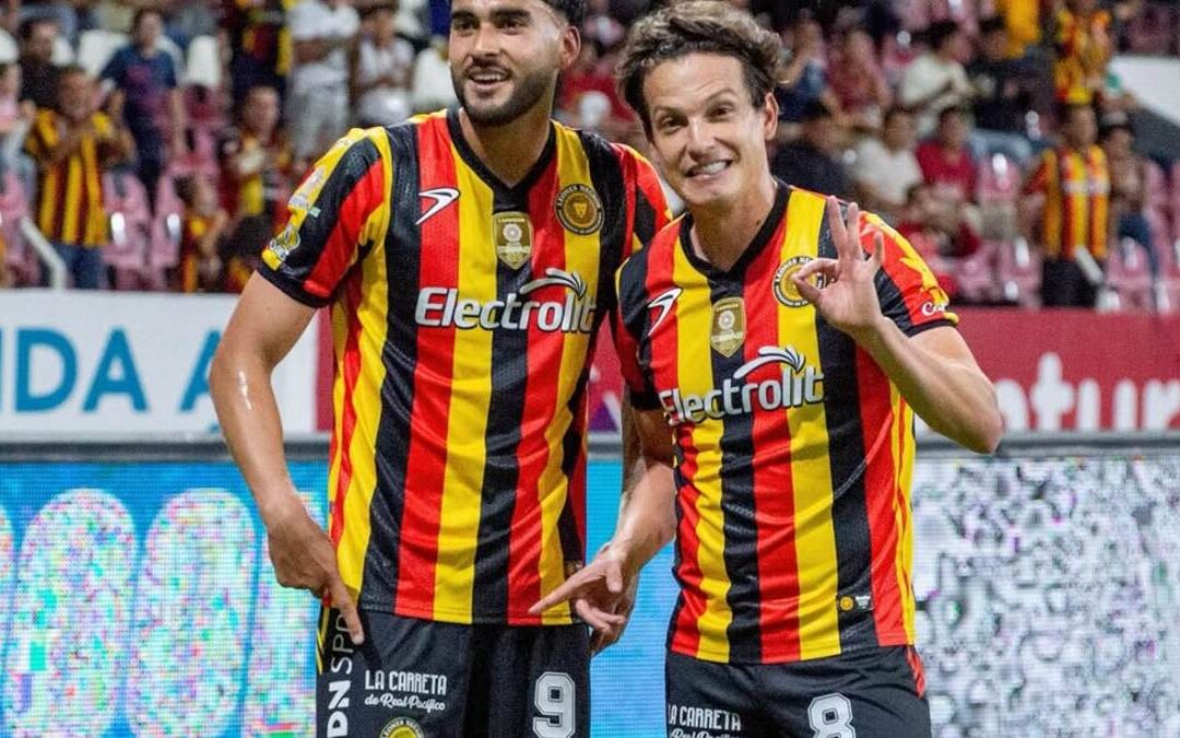 Lesión de Carlos Fierro en el partido UDG vs Rayados: Un momento impactante | VIDEO