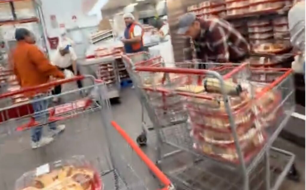 ¡Compradores Compulsivos Capturados! La Locura por las Roscas de Reyes en Costco Guadalajara
