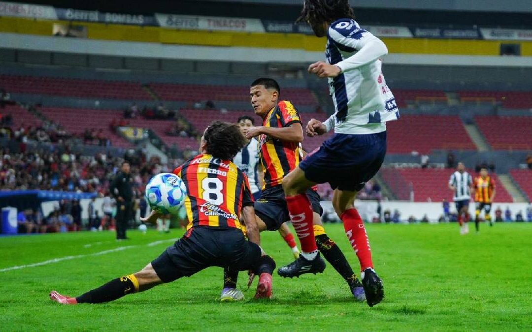 Carlos Fierro se ausenta del Clausura 2026 por ruptura de ligamentos