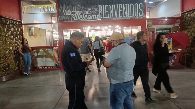 Crisis emocional en Torreón: Exempleado de supermercado se prende fuego