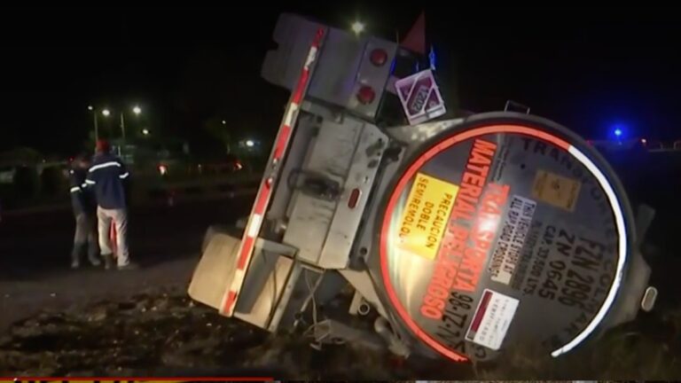 Accidente de Volcadura de Pipa con Diésel en Lerdo Activa a Cuerpos de Emergencia