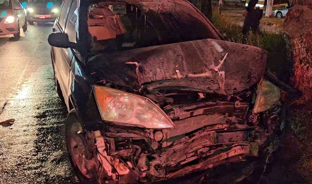 Accidente Automovilístico en Tonalá Provoca Incendio de Camioneta