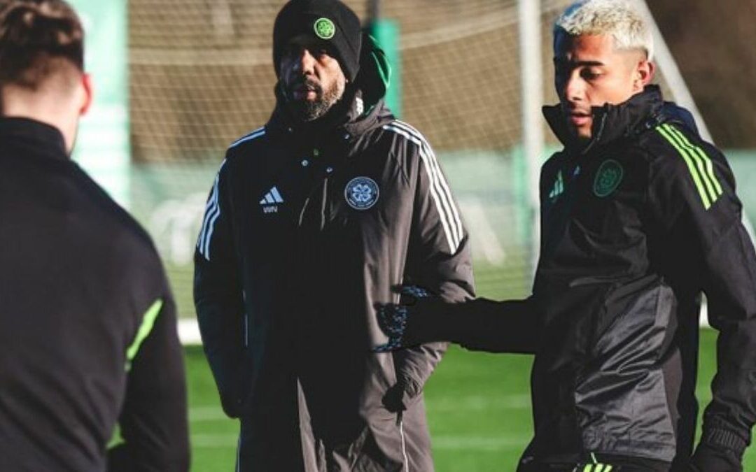 Julián Araujo Brilla en su Debut con el Celtic Tras la Salida del Entrenador