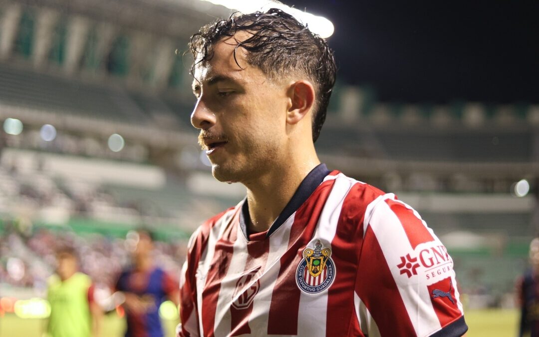Chivas Anuncia Oficialmente la Salida de Alan Mozo: Así se Despidieron