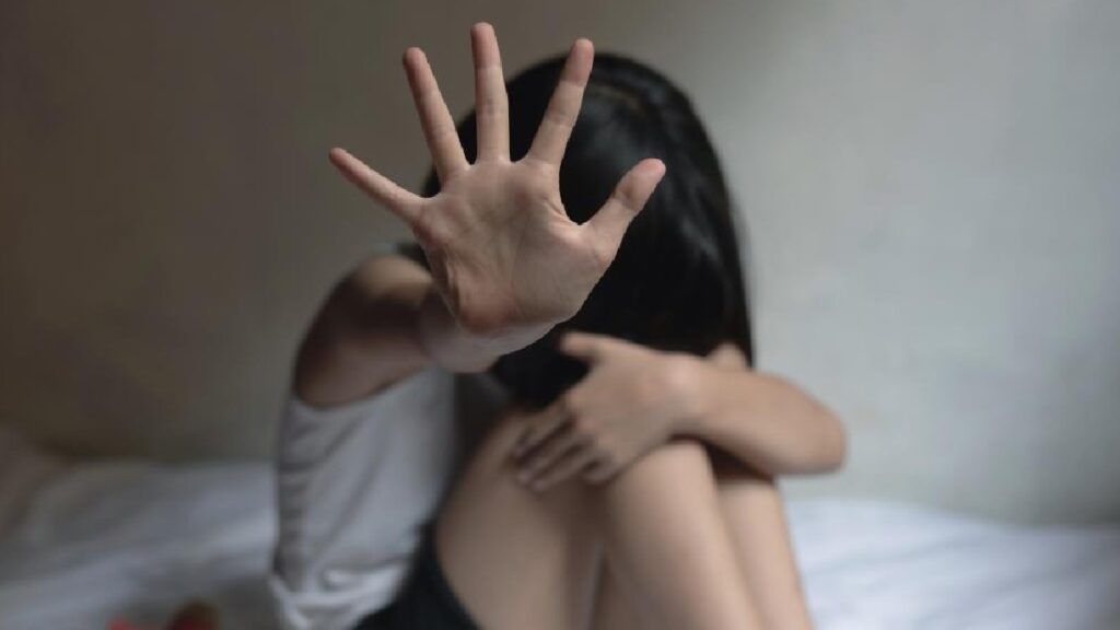 Arrestos de la Fiscalía: Tres hombres acusados de abuso infantil y violación en el AMG