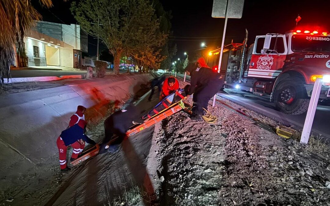 Motociclista Herido en San Pedro Tras Caer a Canal de Riego: Un Rescate Dramático
