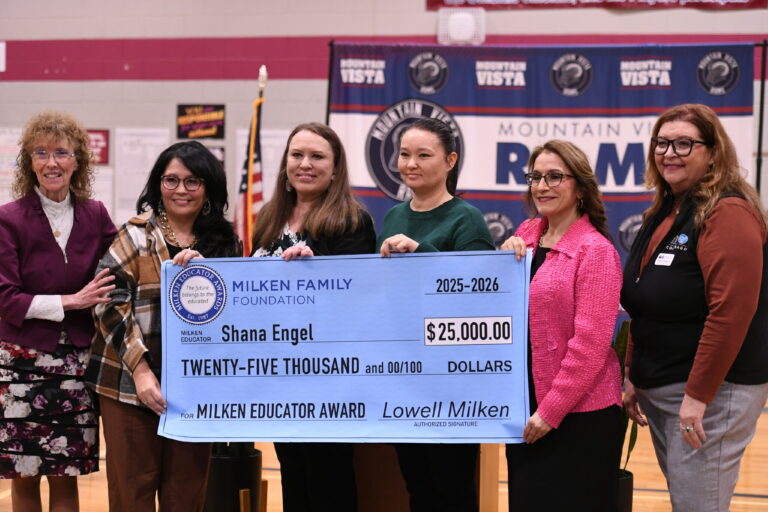Shana Engel: Galardonada con el Milken Educator Award en Colorado Springs