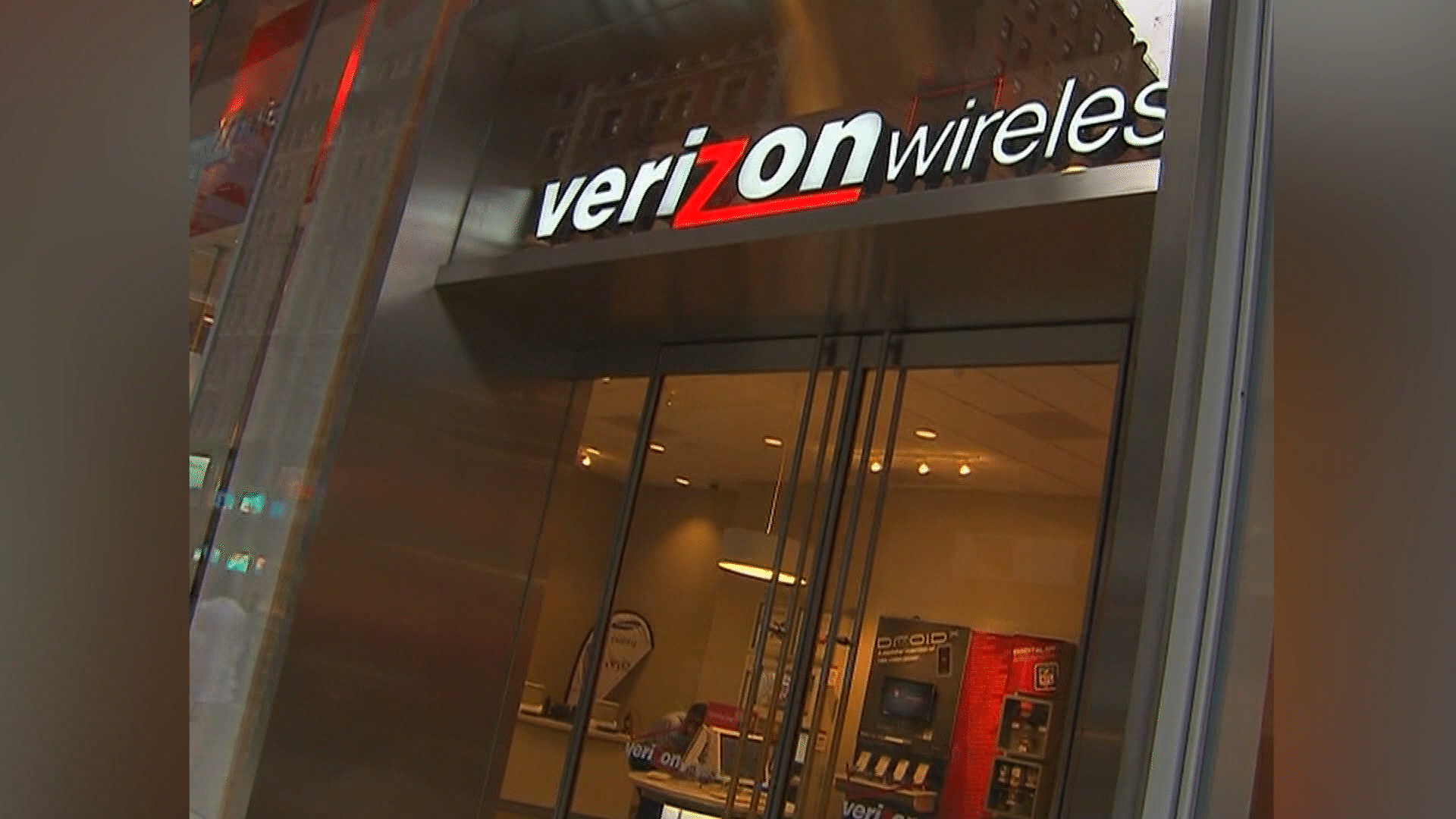 V-VERIZON-OUTAGE_KMIR0b7e_1360