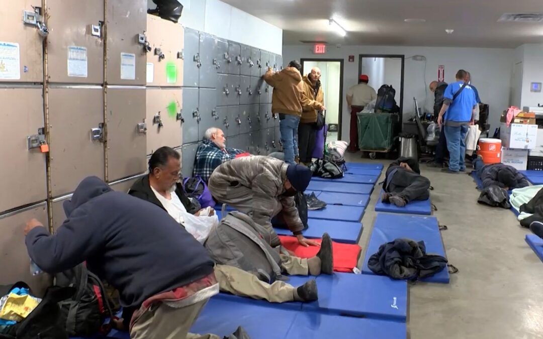 Frío Extremo: Aumento del 50% en Personas Sin Hogar y Refugios Colapsan