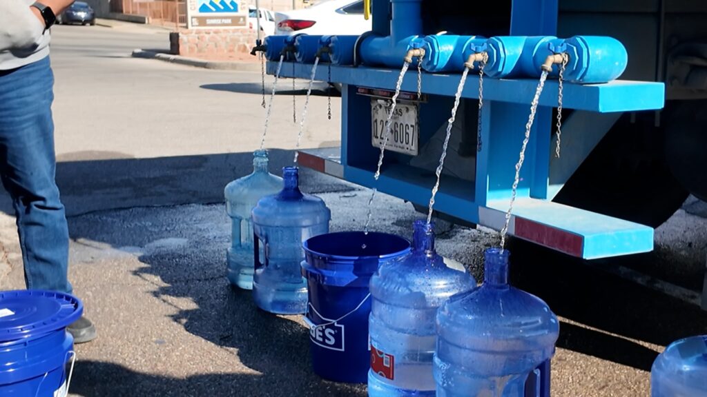 Crisis de agua en El Paso: Comunidad se une para enfrentar la falta de agua potable