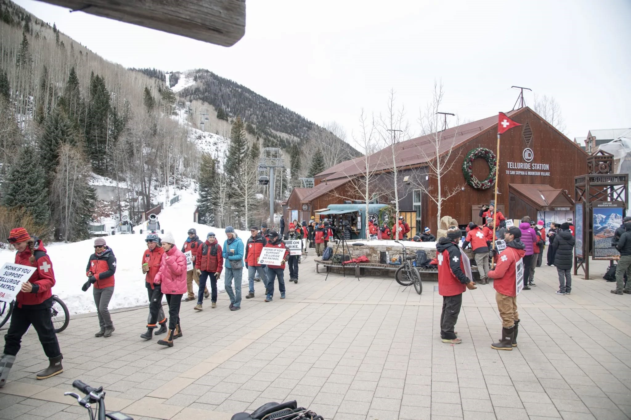 cierre-de-centro-de-esqu-en-telluride-desata-protestas-y-profundiza-crisis-econmica-en-la-comunidad-00a1