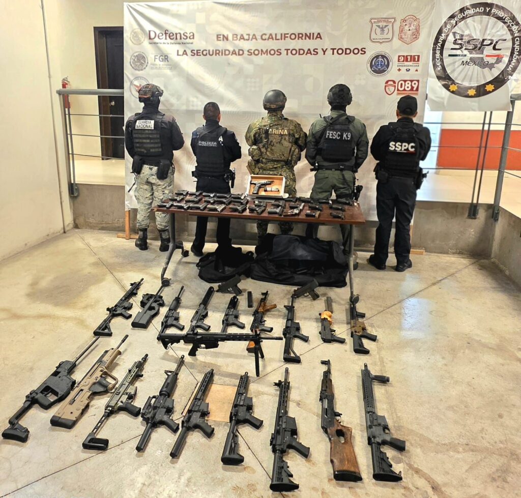 Baja California: Decomiso de 114 Armas en 15 Días Revela Crisis de Tráfico Ilegal