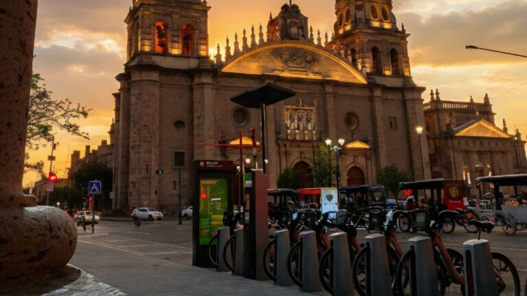 Clima en Guadalajara: ¡Prepárate para un día frío y caluroso este 7 de enero!