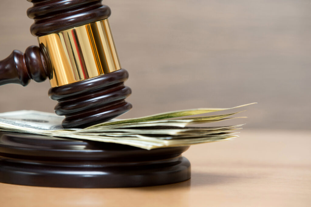 Estafa en Carlsbad: Dos hombres admiten fraude y lavado de dinero por casi $1.5 millones