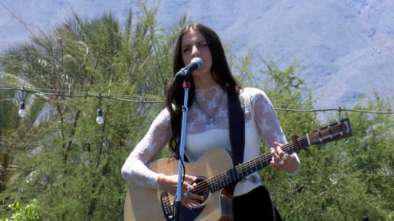Abi Carter, la talentosa cantante de Indio, se Presentará en el BNP Paribas Open