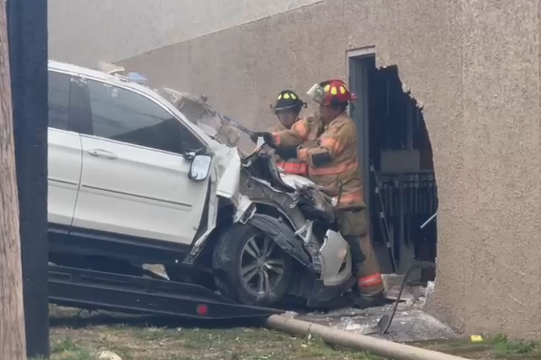 Accidente de un Solo Vehículo en Weslaco: Conductora Trasladada por Precaución