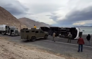 Reabre la U.S. 95 tras un vuelco, gracias a la intervención del FBI