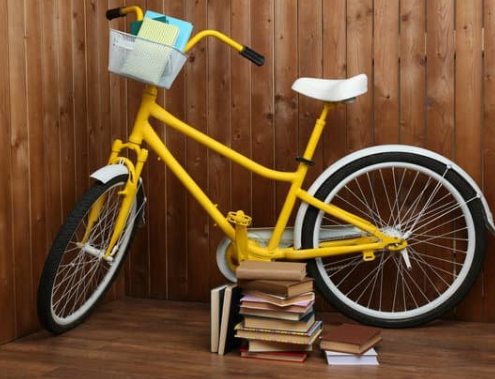 Bicicletas y Libros: Fomentando la Alfabetización en Jóvenes Lectores en Las Vegas