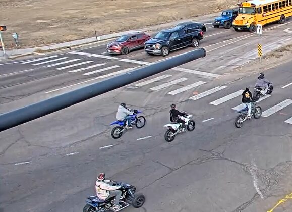 Motociclista Arrestado en Aurora por Maniobras Peligrosas