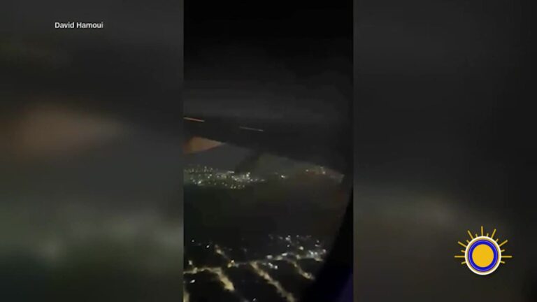 Avión De Delta Airlines En Llamas Durante Despegue