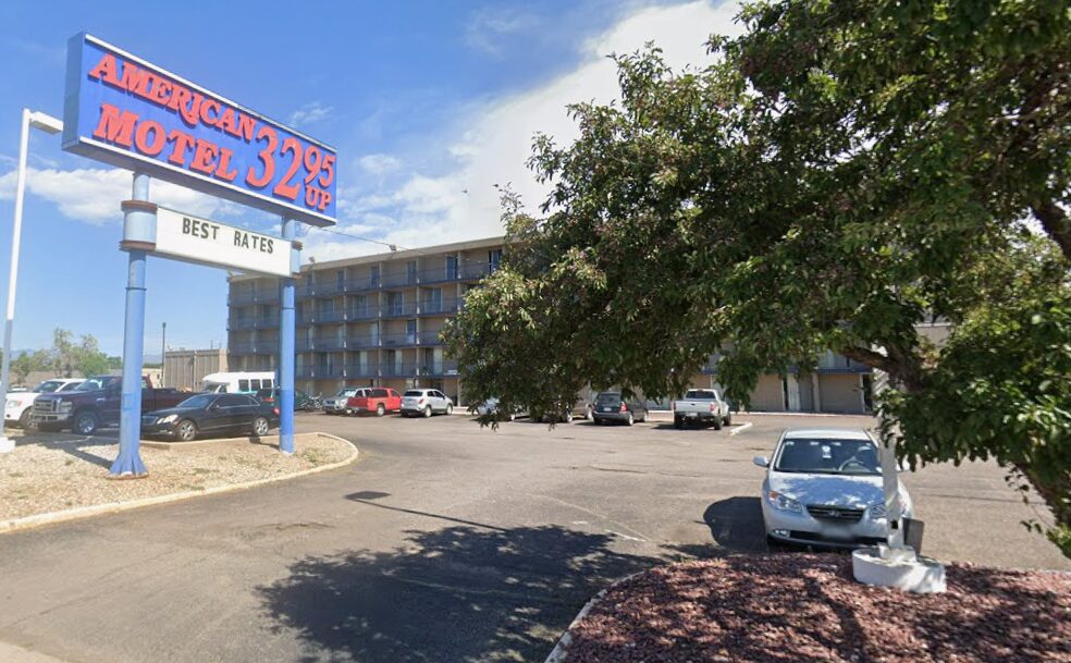 Demolición del Motel en Wheat Ridge: Un Ícono Marcado por la Historia y el Crimen